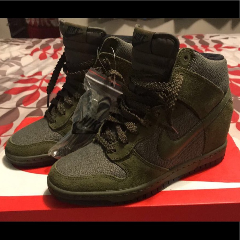 Women’s NIKE Dunk Sky Hi (Hunter Green)